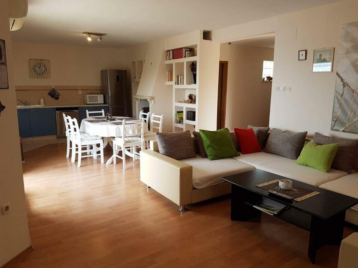 Apartment Tempera Повля Екстер'єр фото